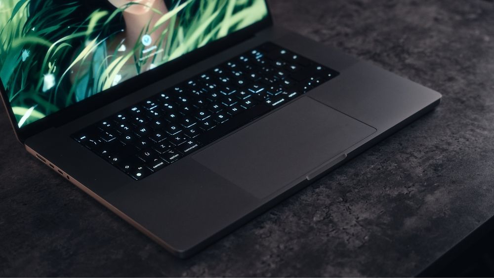 Macbook m2 pro 16 inch