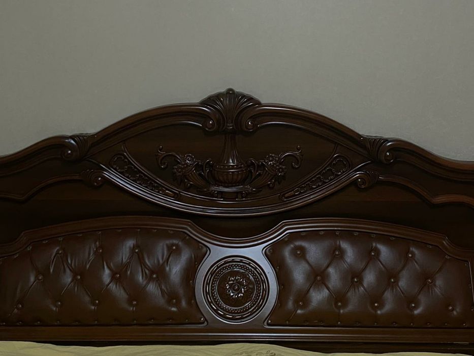 Продам спальный гарнитур