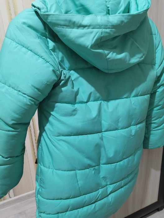 Продам пуховик зимний для девочки
