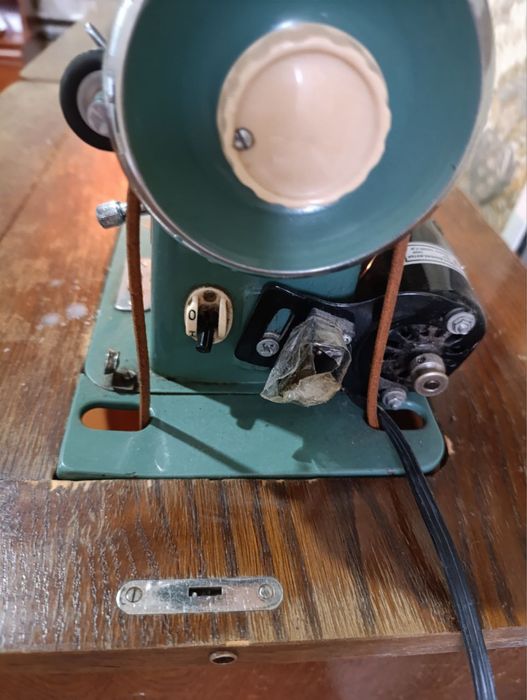 Продам швейную машину Lada 236.