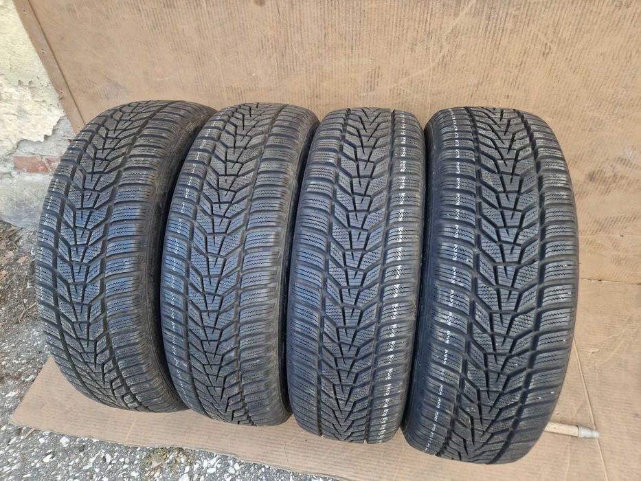 4 Hankook R17 215/65
Зимни гуми 
DOT2722