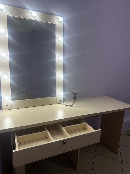 Продам стол для Бровиста/ визажиста