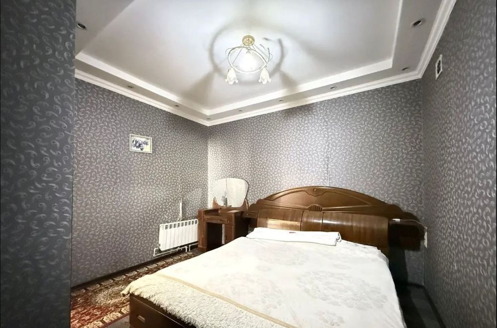 Продаю спальный гарнитур