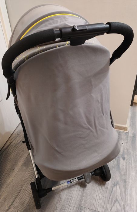 CHIPOLINO Лятна количка MOVE ON
В много добро запазено състояние. Без петна и скъсано. В оригинална опаковка. 
Описание
Характеристики:
• Подходяща з