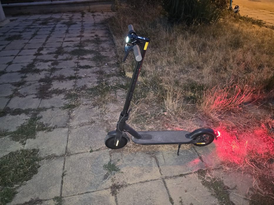 Продавам електрическа тротинетка Xiaomi Mi Electric Scooter 1S