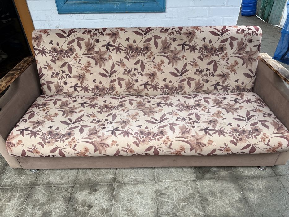 Диван со спинками