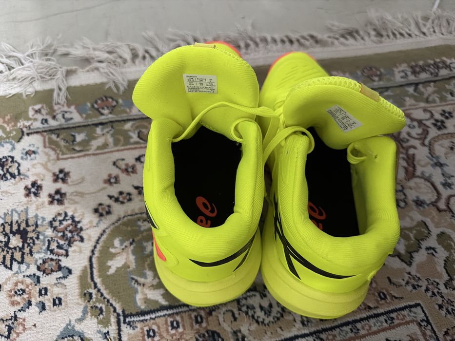 продаю Кроссовки ASICS