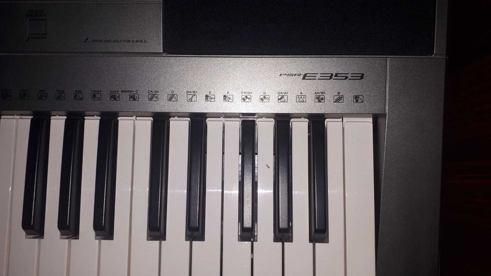 Yamaha клавиатура PSR E353