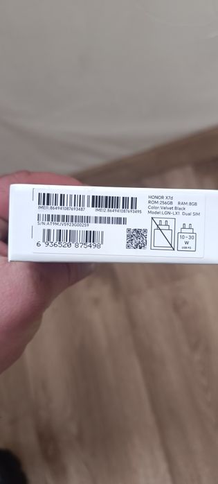 Продавам  чисто нови два броя телефони