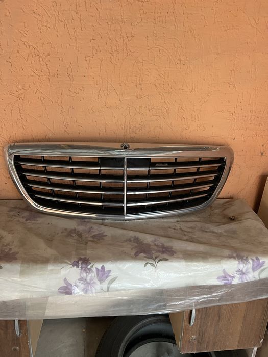 Продам решотку радиатора на Мерс w222