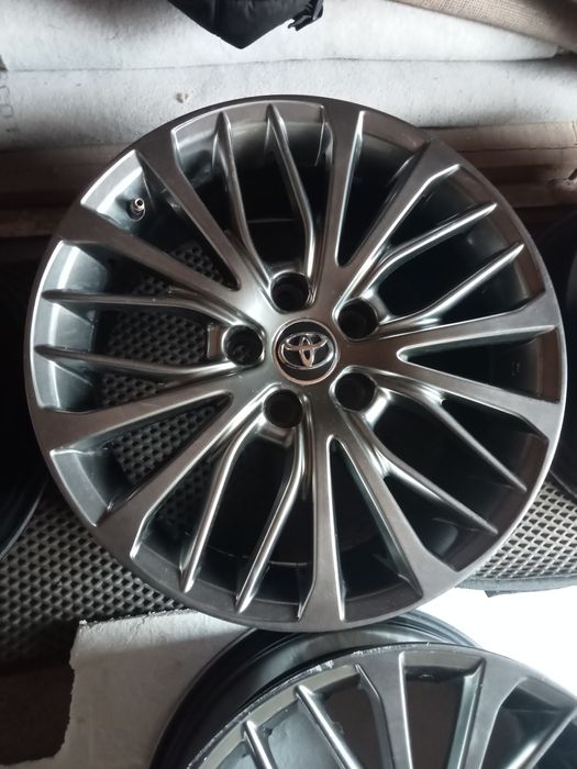 Титанки Тойота Камри 70 R17 оригинал.