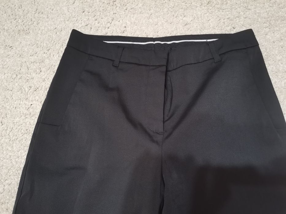 Дамски черен панталон размер XS
