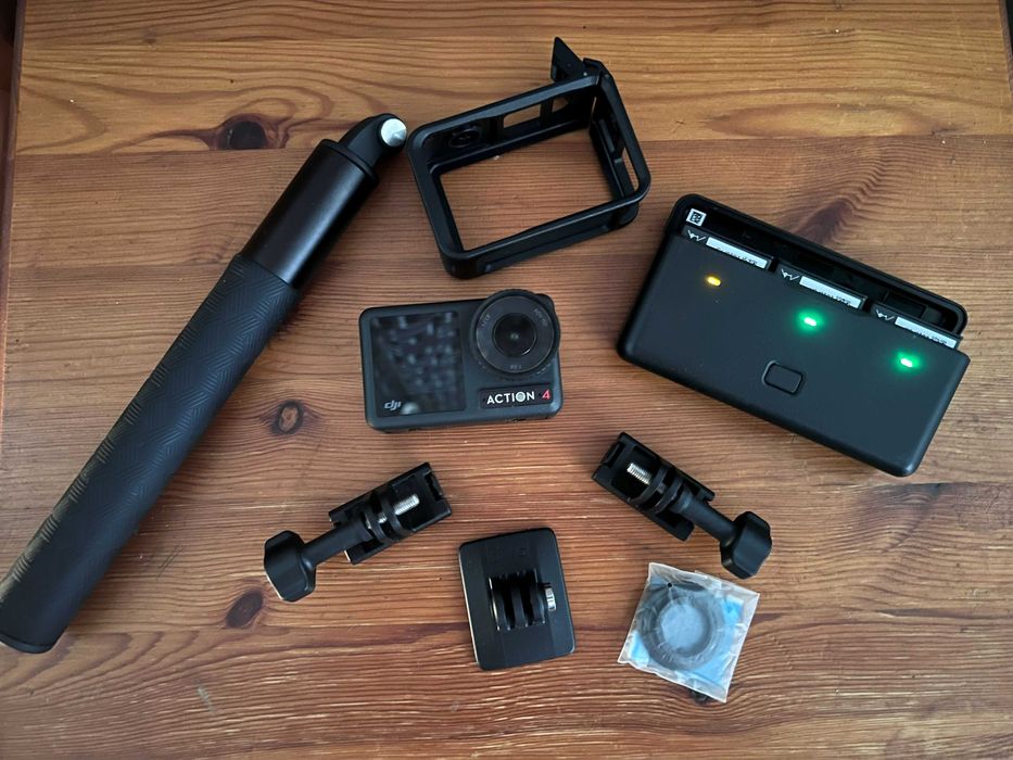 DJI Osmo Action 4 Adventure Combo – 3 baterii, extensie și accesorii