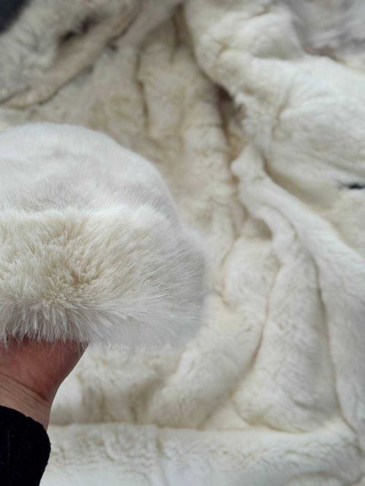 Продавам парка + шапка подарък.