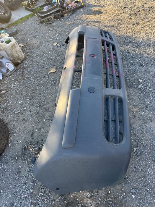 Предна броня за Рено Трафик 2002- 2007г