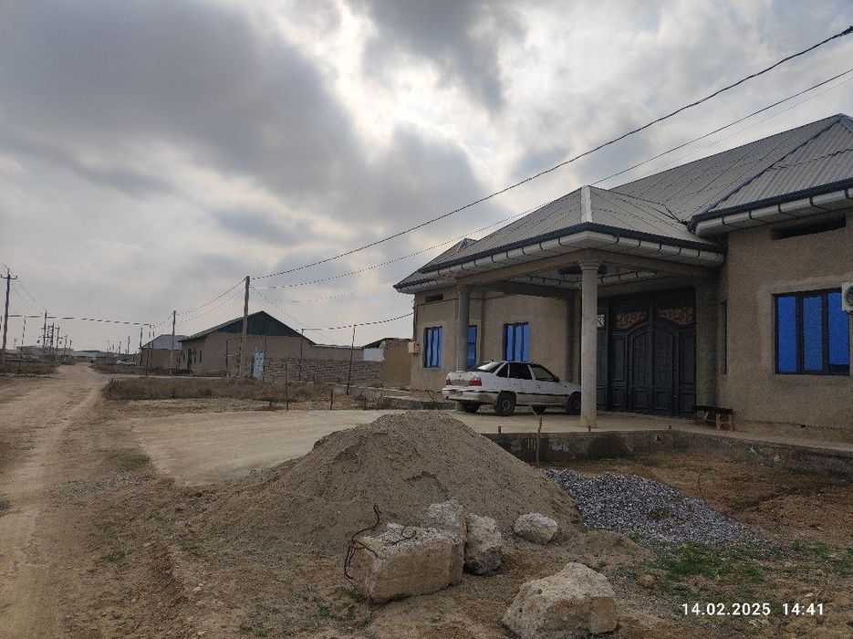 Qarshi shaxar saroy feron mahalla 6 sotix 6 xonali xovli