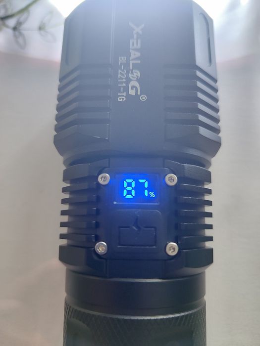 Мощный фонарик с индикатором