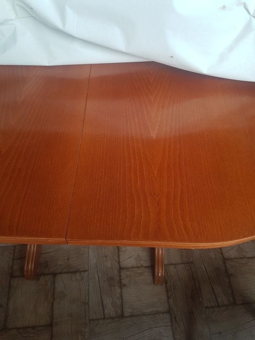 Маси масив диван  трапезни столове от Бук