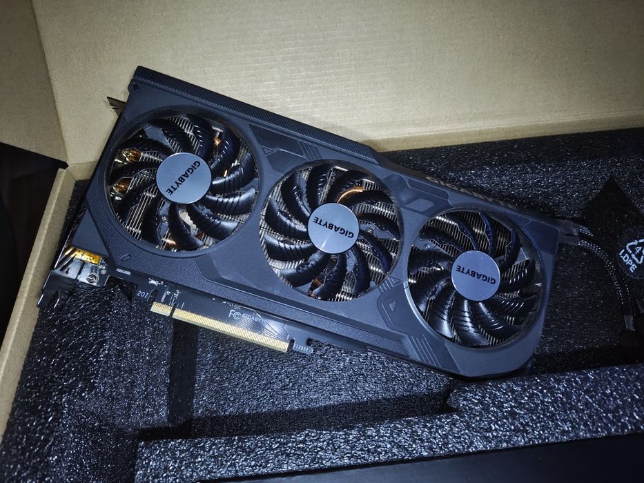Placa video RTX 4070 Super Gigabyte + Garanție