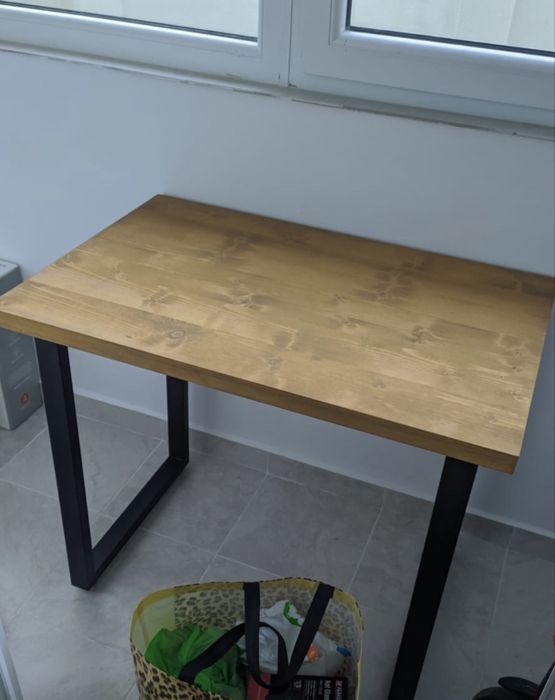 Masa in stil industrial