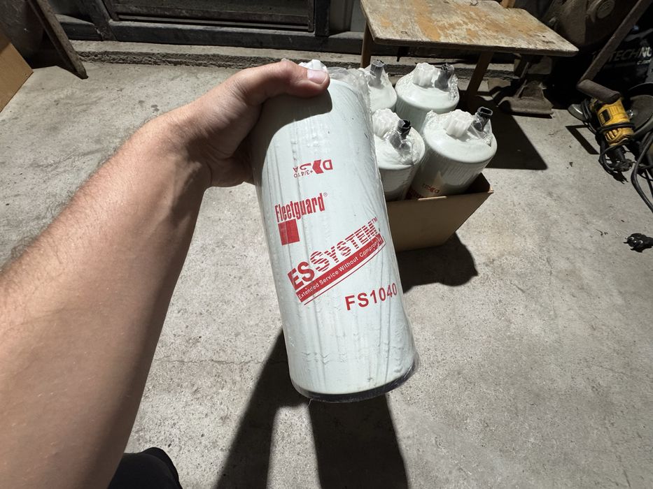 Продам топливные фильтры Fleetguard FS1040