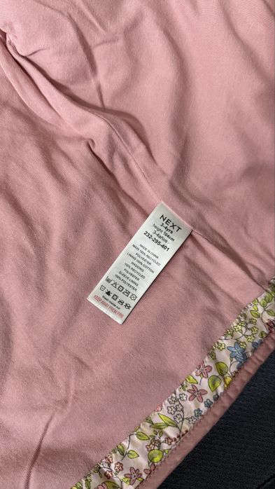 Продам курточки на девочку 3-4 года