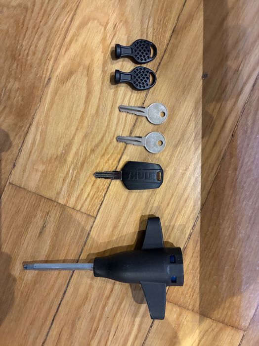 Toyota OEM original roof racks, релси за покрив на кола