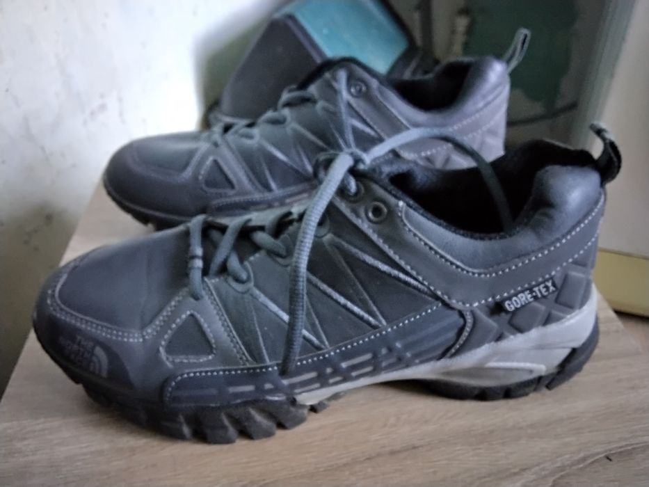 Продам кроссовки