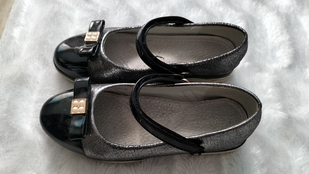 Продам обувь для девочки