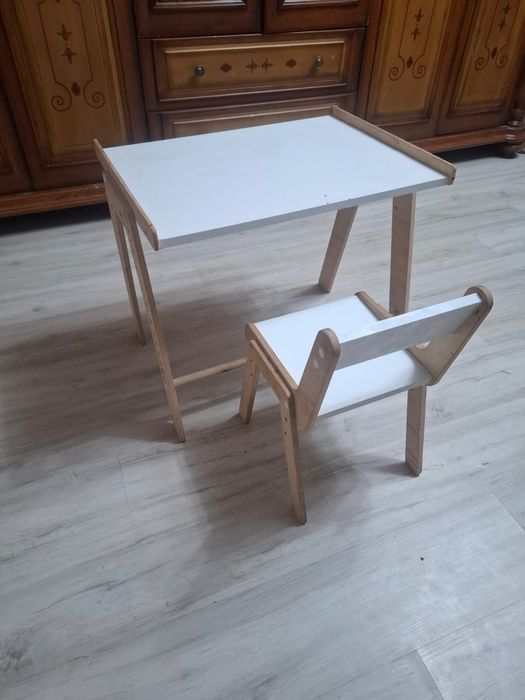 Продам стол со стульчиком