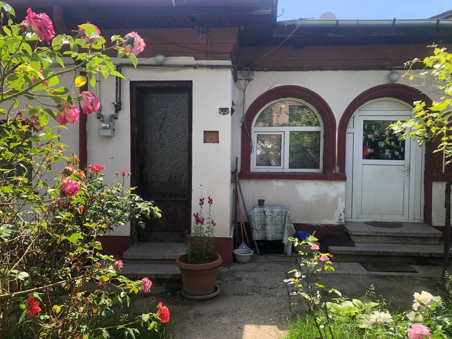 Proiect casă pe pământ – necesită renovare totală, curte 85 mp, garaj+anexa