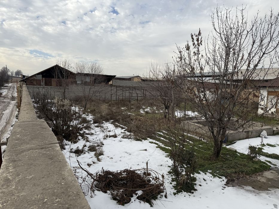 Срочна Yer sotiladi 12 Sotix. Bo’lib berishga ham beriladi