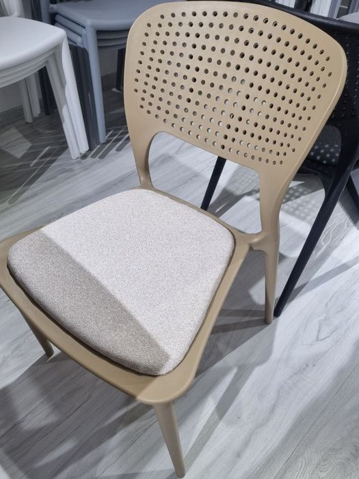 Стол и стулья от производителя. модели Италия.