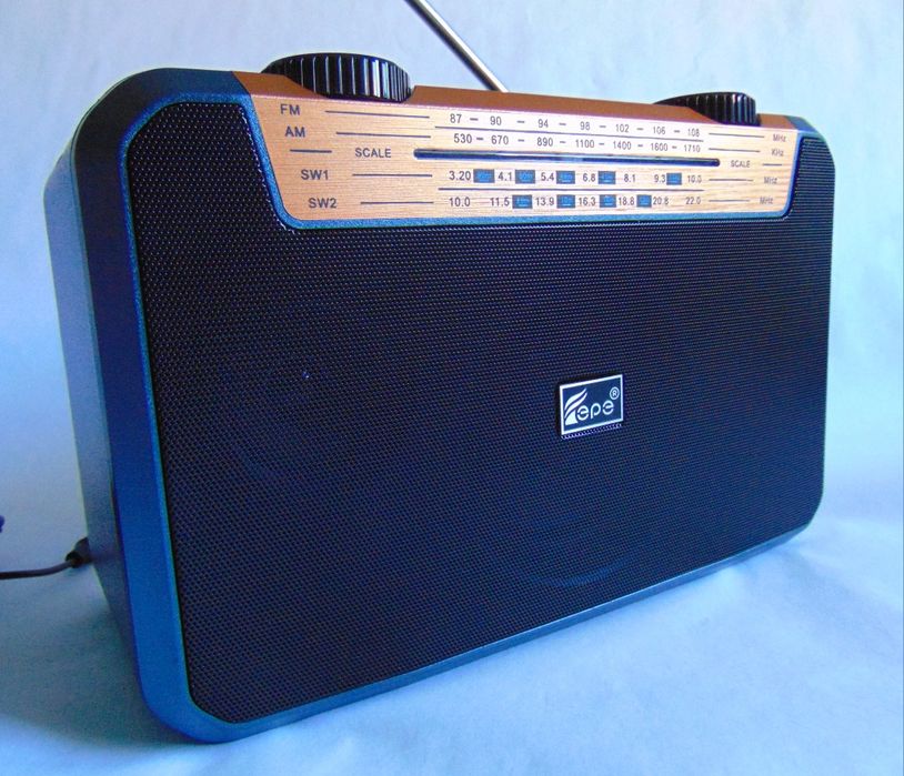Aparat radio powerbank cu redare muzica prin  bluetooth . Usb  și card microSD