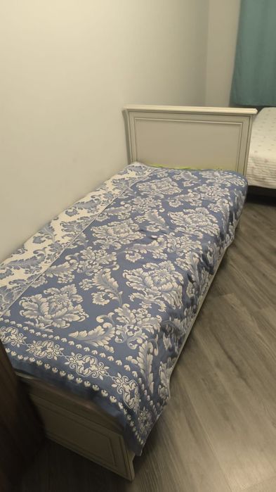 Продам комплект мебели кровать и шкаф