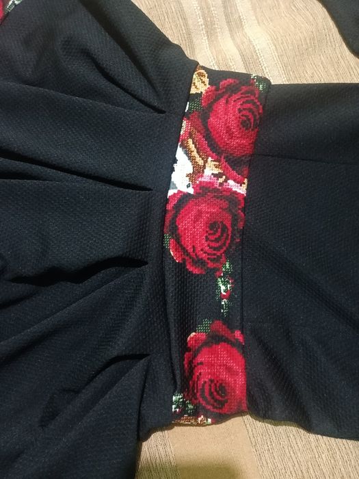 Rochie Nicoleta poliester creponat, 44(1) talie subțire, fustă plisată