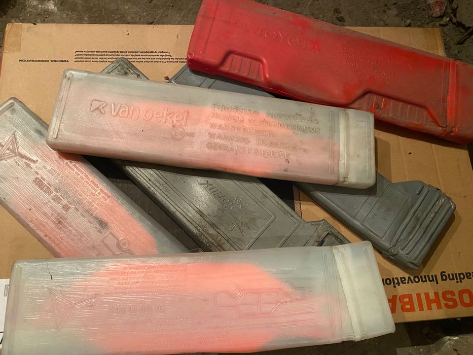 Аварийни светлоотразителни триъгълници