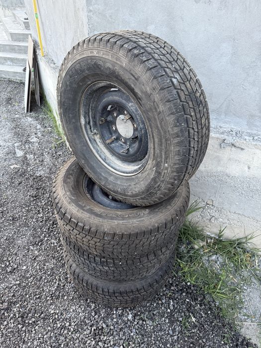 Продам зимние шины с дисками 255/70/15