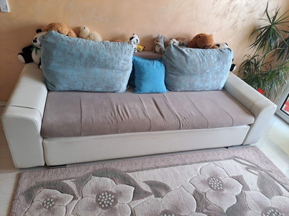 Сив разтегателен диван