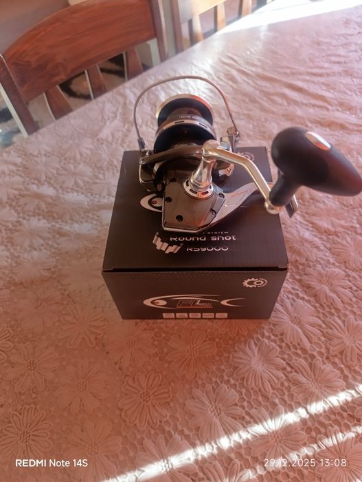 Продавам чисто нова макара FL RS9000