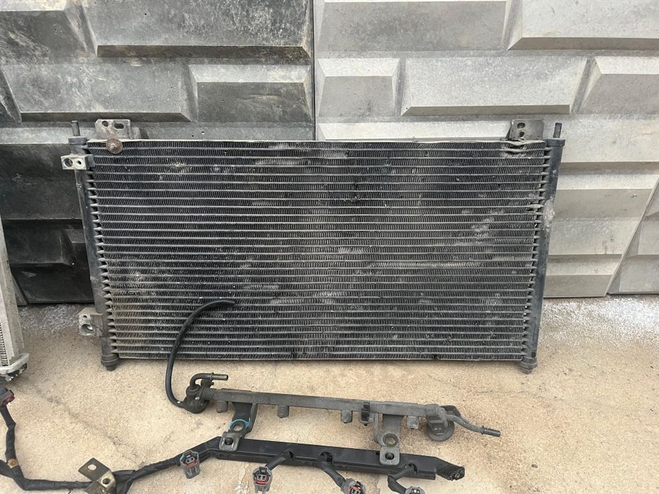 Мазда 323.      Запчасти  есть