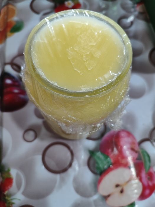 Tabiiy, toza va sifatli uy saryoģi.