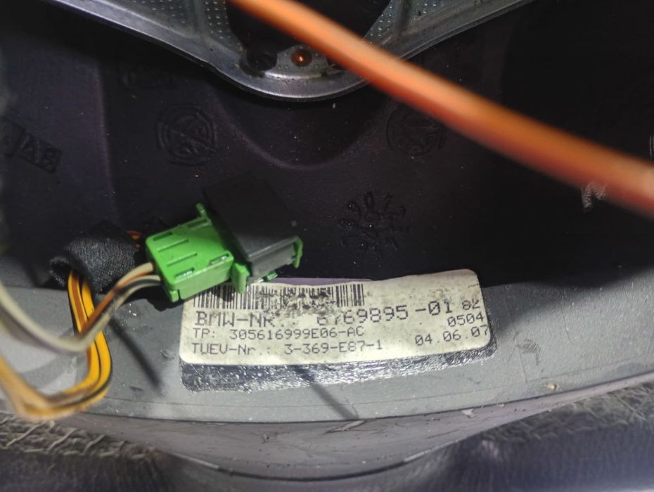 Volan in 3 spite cu comenzi 6769895-01 BMW Seria 3 E90 (2004 - 2010) 2.0 d 2.0 d m47n2