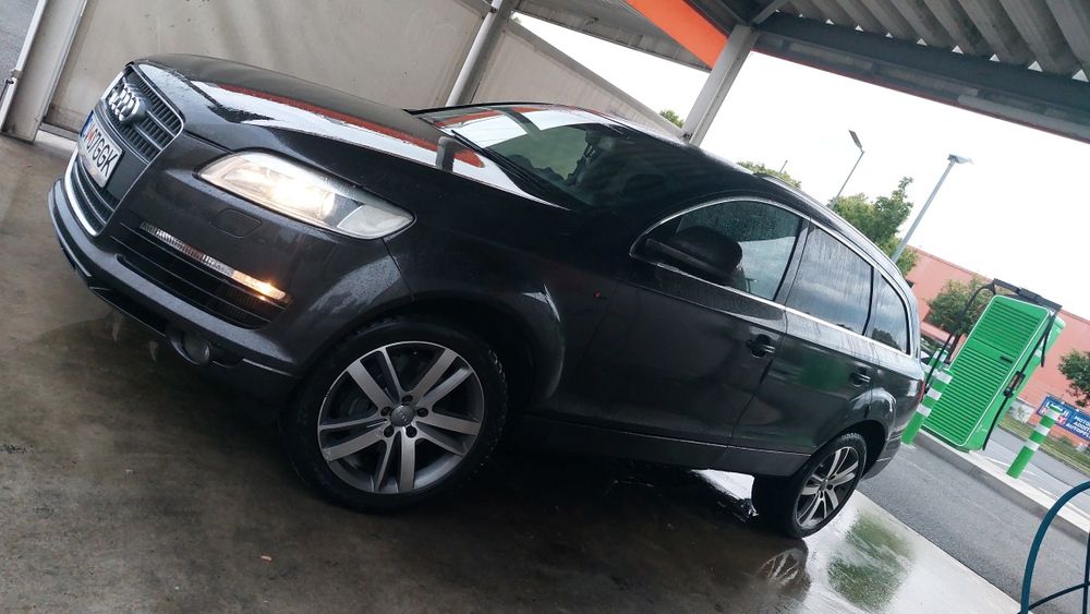 Audi Q7 2006 3.0 -239