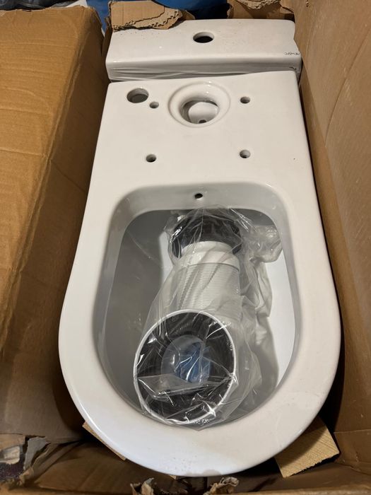 Нова туалетна чиния