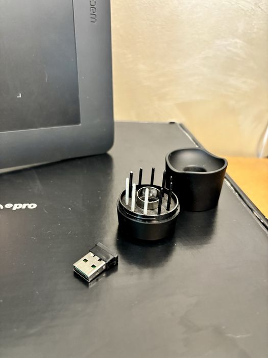 Wacom Intuos Pro Medium – графичен таблет (без дисплей)