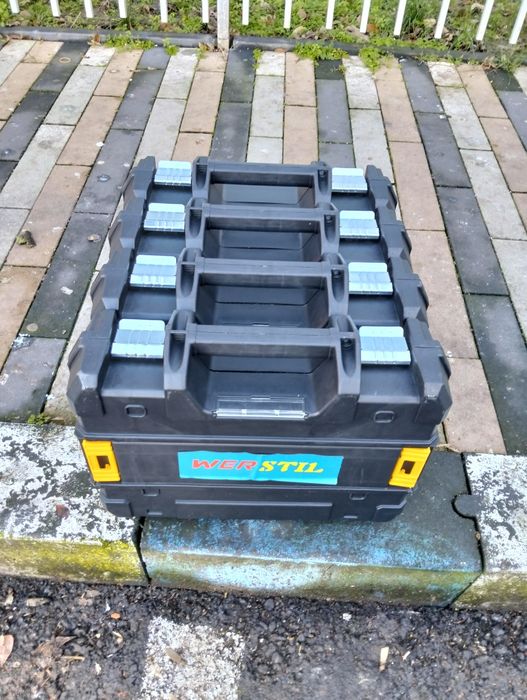 Vând valize goale dewalt noua nouță am disponibil cate cuti doriți