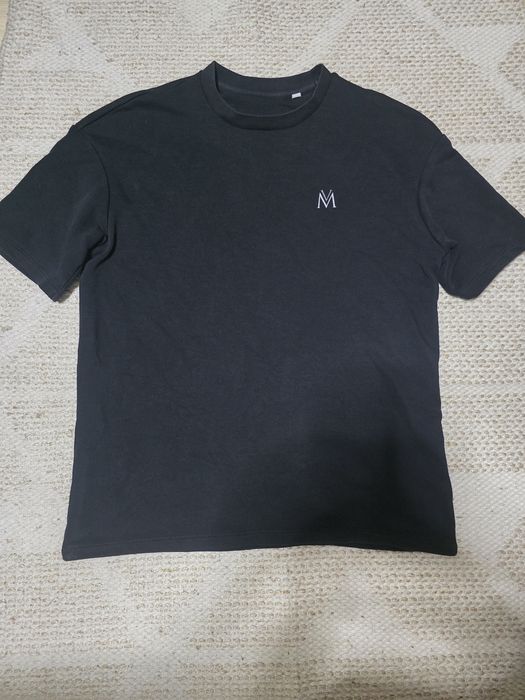 Vând tricou negru