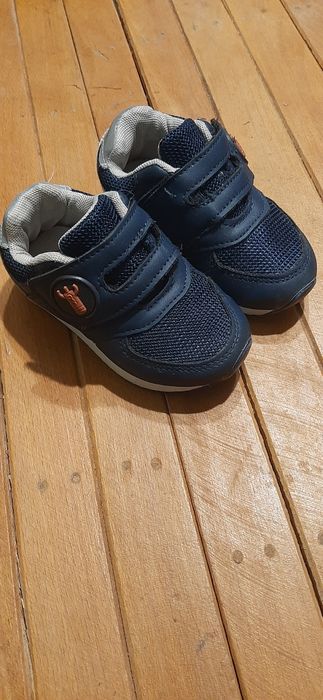 Обувки за момче номер 22  нямат скъсано никъде.