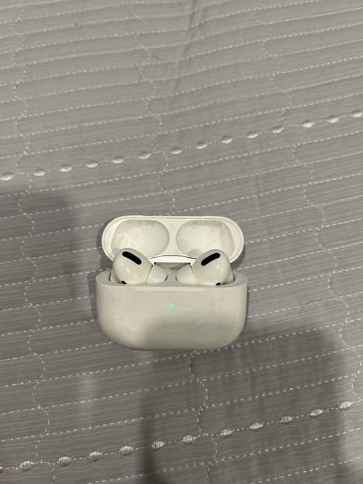 Продам оригинальные Air pods pro